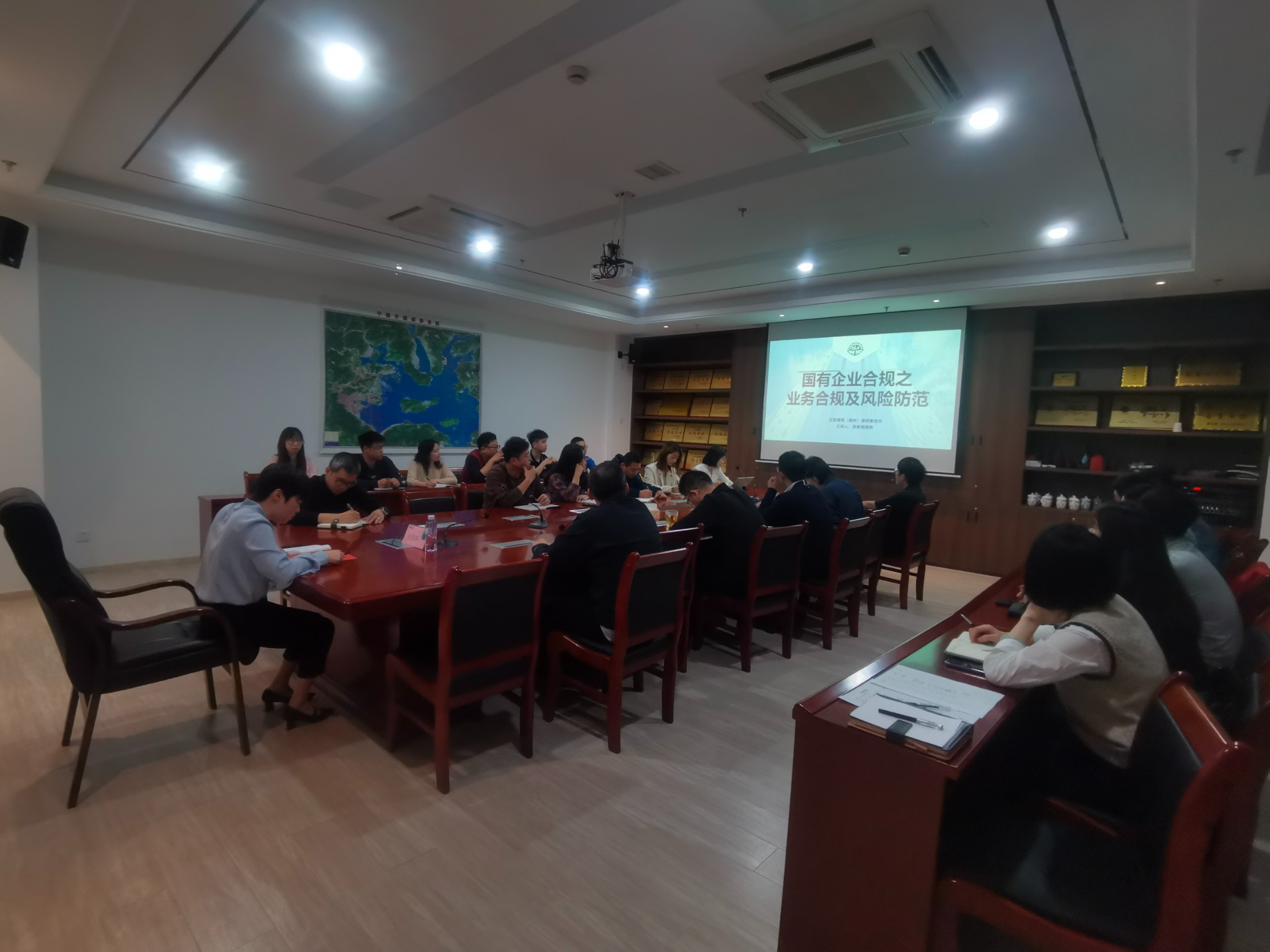 合規(guī)講堂第一課——市交投物流集團開展國企業(yè)務(wù)合規(guī)及風(fēng)險防范培訓(xùn)，劉招蕊拍攝.jpg