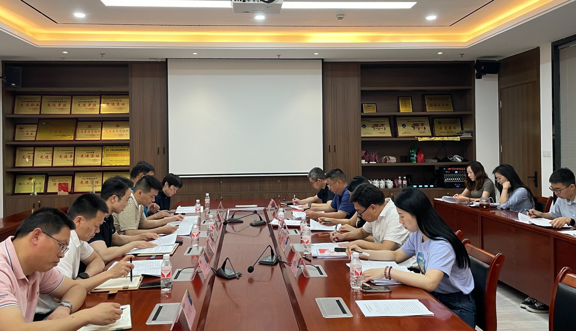 講黨性守黨規(guī)嚴黨紀——市交投集團領(lǐng)導赴市交投物流集團開展聯(lián)系點工作，葉嵐清拍攝2.jpg