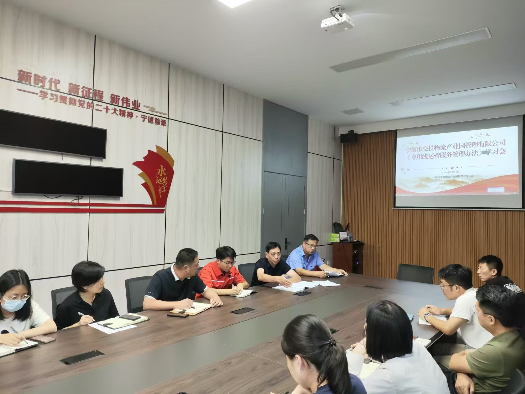 福州鐵路物流中心寧德鐵路物流營業(yè)部領(lǐng)導(dǎo)深入寧德陸港開展愛車宣傳活動，張長明拍攝.jpg